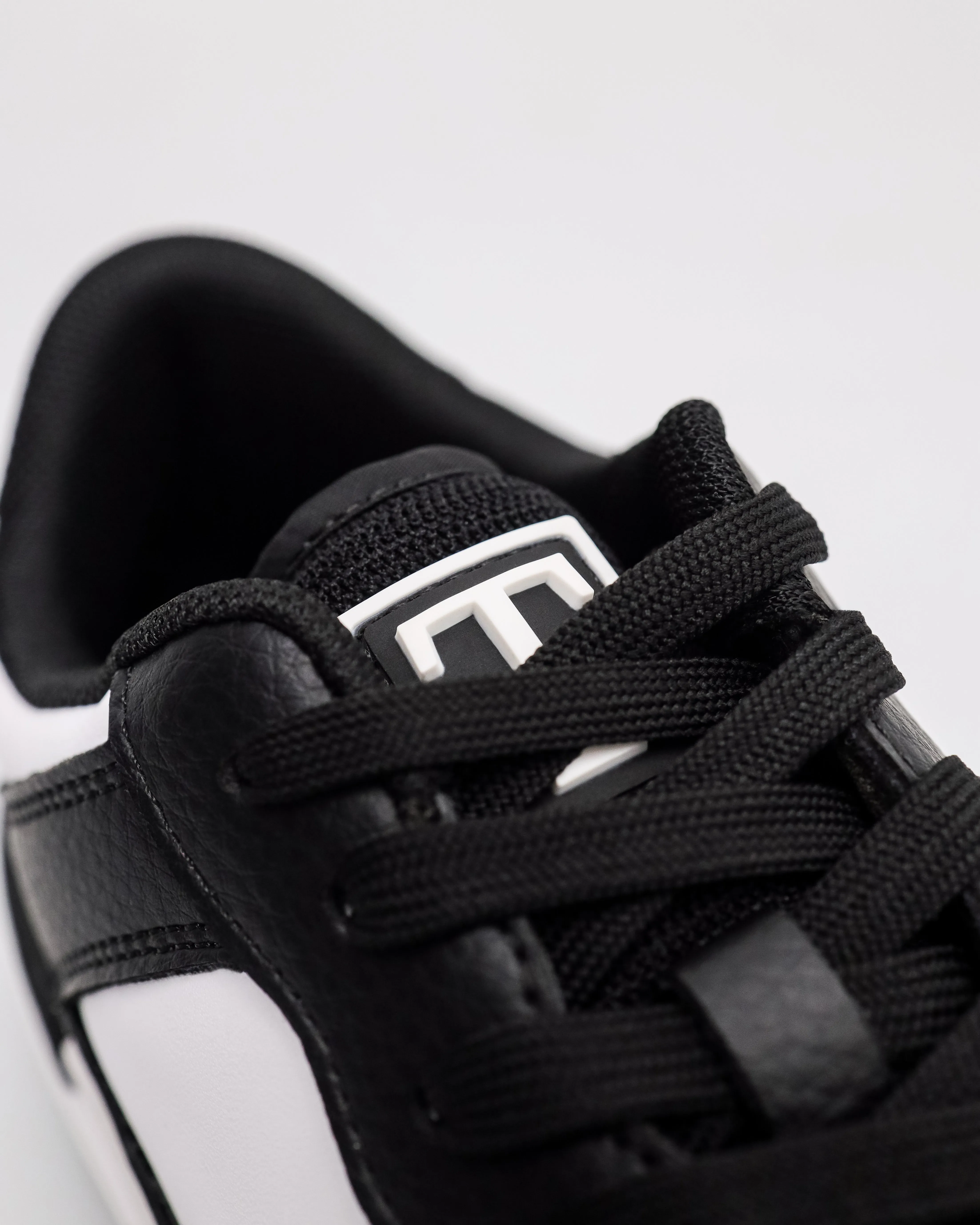 Tomaz C675L Ladies Modern Stride Sneakers